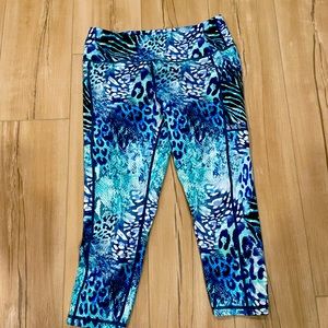 CVG capri leggings, size L, blue leopard pattern